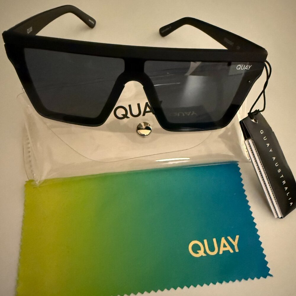 Quay HINDSIGHT Unisex Oversized Flat Top Frame Sunglasses